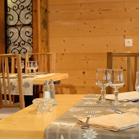 Hotel La Tarine 3*